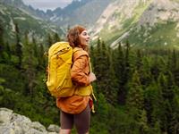 Shutterstock_2473720109_woman on hike_sieviete pārgājienā.jpg