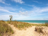 Shutterstock_1811364376_sand and sea_smiltis un jūra.jpg