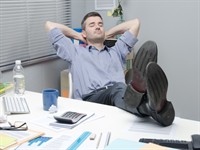 Shutterstock_226385629_Lazy office worker_Slinks biroja darbinieks.jpg