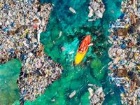 shutterstock_1812198757_garbage in sea_atkritumi jūrā.jpg