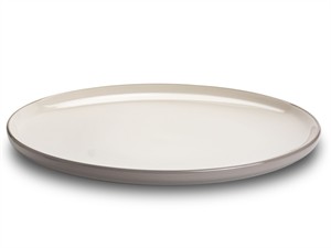 Shutterstock_2482359067_ceramic plate_keramikas šķīvis.jpg