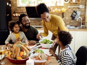 Shutterstock_1839418558_have a dinner_vakariņot.jpg