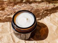 Shutterstock_2191558297_face cream_sejas krēms.jpg