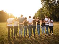Shutterstock_439061860_large group of friends_liela draugu grupa (2).jpg
