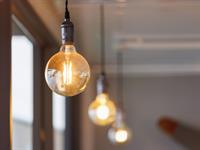 Shutterstock_2227065429_light bulbs_spuldzes.jpg