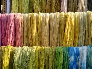 Shutterstock_1303322935_wool coloring_krāsota vilna.jpg