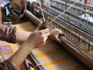 Shutterstock_1785380681_weaving_aušana.jpg