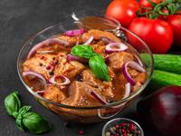 Shutterstock_2274983509_marinated meat_marinēta gaļa.jpg