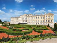 Shutterstock_299959571_Rundales castle_Rundāles pils.jpg