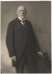 Cakste 5.jpg