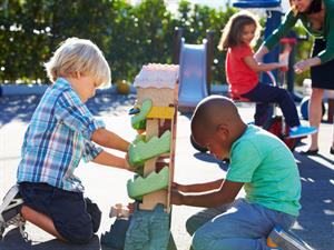 Shutterstock_139406240_on playground_rotaļu laukumā.jpg