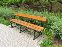 shutterstock_2492351797_bench_soliņš.jpg
