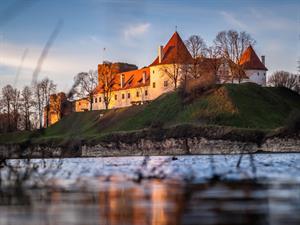Shutterstock_1738684055_Bauska city castle_Bauskas viduslaiku pils.jpg