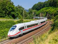 Markus Mainka Shutterstock_train_vilciens.jpg