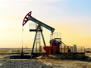 Shutterstock_1913735710_crude oil pump jack_naftas pumpis.jpg