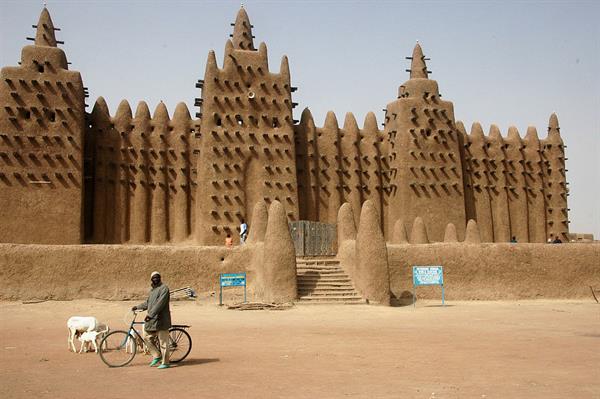1024px-Djenne_great_mud_mosque.jpg