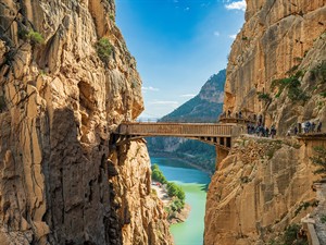 shutterstock_2705863863_El Caminito del Rey walkway in Spain_Mazais karaļa ceļš Spānijā.jpg