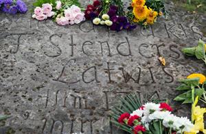 Vecais_stenders-800x521.jpg