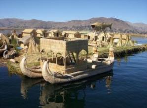 800px-Photo_-_Floating_Islands_(Puno,_Peru).JPG