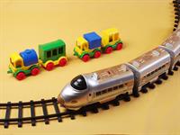 Shutterstock_1929633599_toy train_spēļu vilciens.jpg