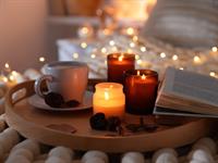 Shutterstock_2531073311_candles_sveces.jpg