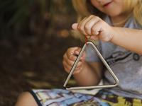 Shutterstock_2265206655_musical triangle_muzikālais trijstūris.jpg