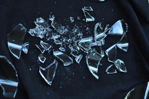 broken-glass-1818066_1920.jpg