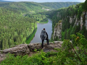 shutterstock_444358507_hike on mountains_pārgājiens uz kalniem.jpg