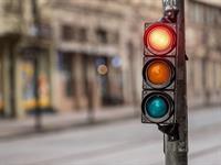 Shutterstock_2490722783_traffic lights_luksafors.jpg