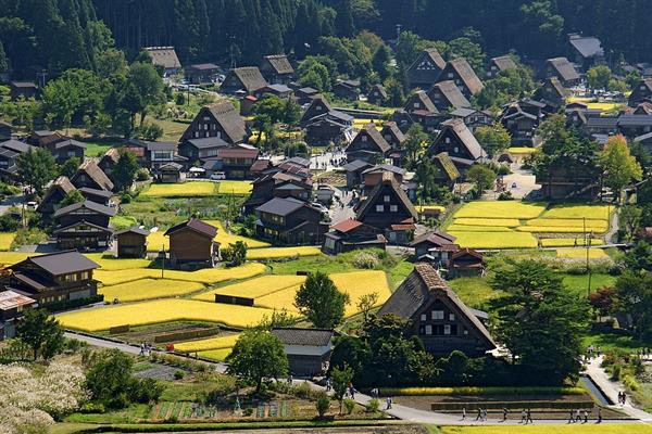 Ogi_Shirakawa-gō,_Gifu,_Japan.jpg