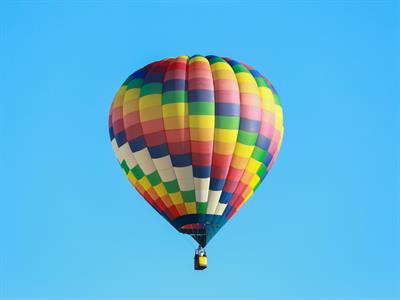 Shutterstock_1903706584_hot air balloon_gaisa balons.jpg