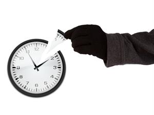 Shutterstock_441497506_concept of stealing time_laika zagšanas koncepts.jpg