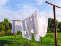 Shutterstock_1010006728_laundry drying outside_veļa žūst ārā.jpg