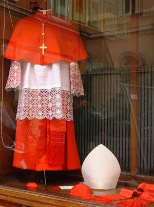 WIKI_20250425_Vetements_cardinal_Gamarelli.jpg