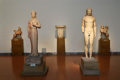 640px-A_Kore_and_a_kouros,_two_sphinxes_and_a_grave_stele._6th_cent._B.C.jpg