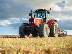 Shutterstock_679612312_tractor_traktors.jpg