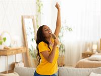 Shutterstock_1823291789_sing_dziedāt.jpg