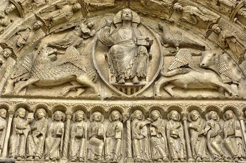 figures-facade-France-Chartres-Cathedral.jpg