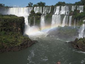 800px-Iguazu_Falls_with_Rainbow.JPG
