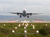 Shutterstock_69698047_plane taking off_lidmašīna paceļās.jpg