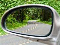 Shutterstock_131667476_car mirror_mašīnas spogulis.jpg