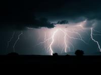 Shutterstock_2293942911_thunderstorm_negaiss.jpg