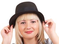 Shutterstock_7878283_woman with hat_sieviete cepurē.jpg