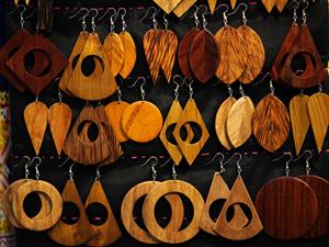 Shutterstock_1388581223_wooden earrings_koka auskari.jpg
