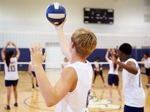 Shutterstock_198896267_going to play volleyball_gatavojas spēlēt volejbolu.jpg