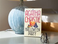 TTL Deez Shutterstock_Agatha Christie book_Agatas Kristi grāmata.jpg