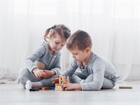 Shutterstock_1013854273_play_spēlēties.jpg