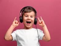 Shutterstock_623080766_boy in headphones_zēns austiņās.jpg