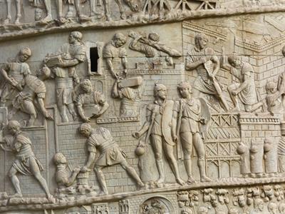 Shutterstock_1348676054_Detail from Trajan's Column_trajanas kolonnas detaļa.jpg