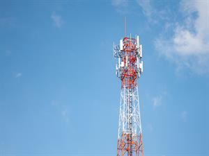 shutterstock_2491026335_telecommunication mast_mobilo sakaru tornis.jpg